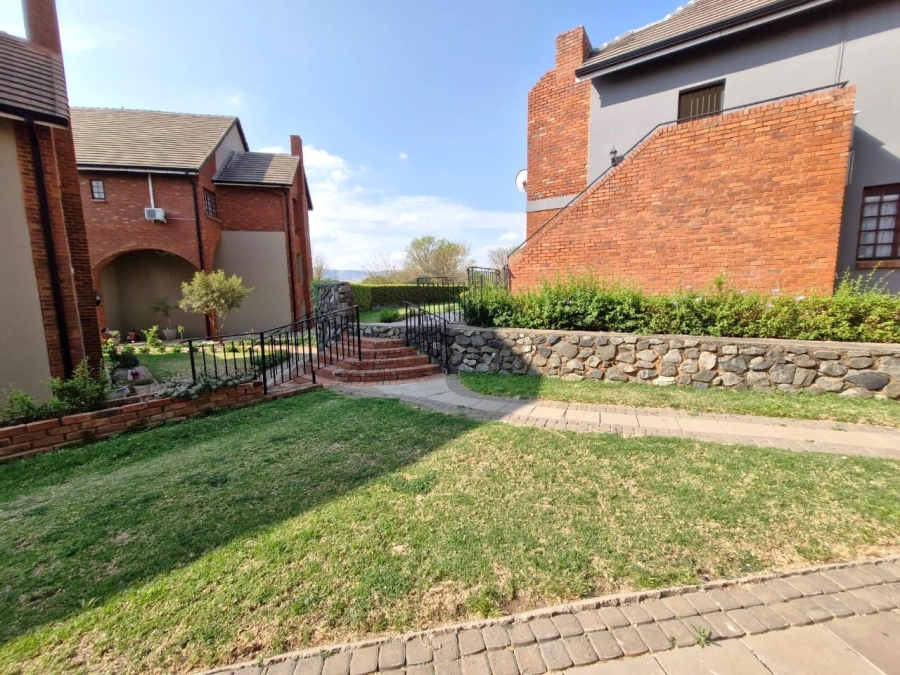 To Let 3 Bedroom Property for Rent in Meerhof North West